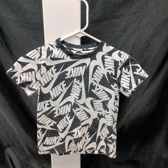 Nike Black and White Graphic Short Sleeve Tee - Picture 1 of 9